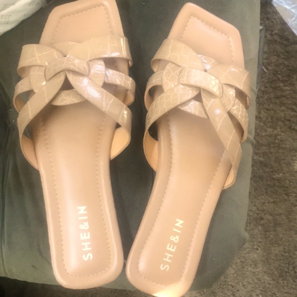 Flat Sandals - Picture 1 of 7